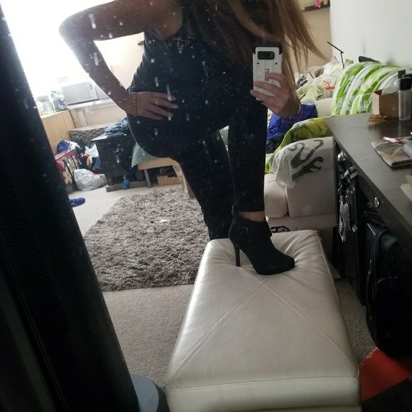 Black Ankle Boots w/ Heel - U.S. Size 7 - Picture 1 of 7